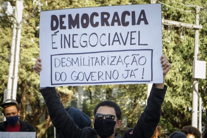 Anti-fascist movements are re-emerging in Brazil to counter Bolsonaro · Global Voices