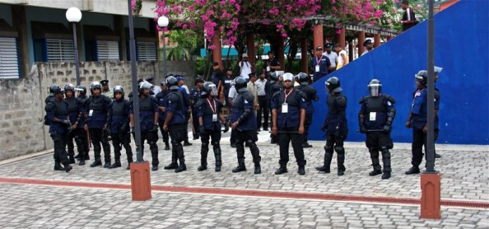 Authorities’ response to social unrest in Trinidad & Tobago raises debate about police power and public trust · Global Voices