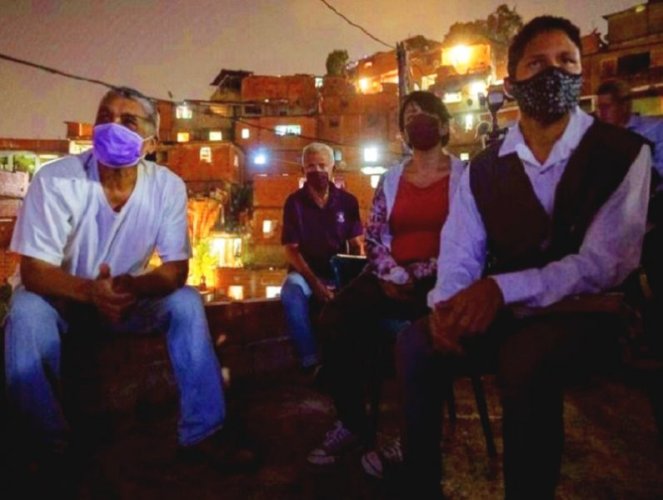 Rooftop cultural events allow Venezuelan residents to momentarily escape COVID-19 through art · Global Voices