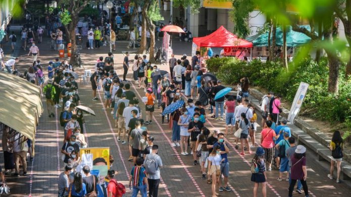 Hongkongers ignore crackdown to vote for change-seeking youth in pro-democracy primaries · Global Voices