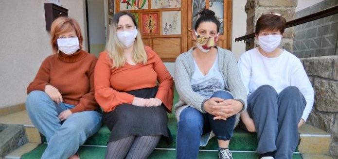 Women’s cooperative in Srebrenica produces ‘protective masks for everyone’ · Global Voices