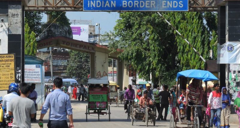 India-Nepal border at Sonauli. Image via Flickr by Axel Drainville. CC BY 2.0