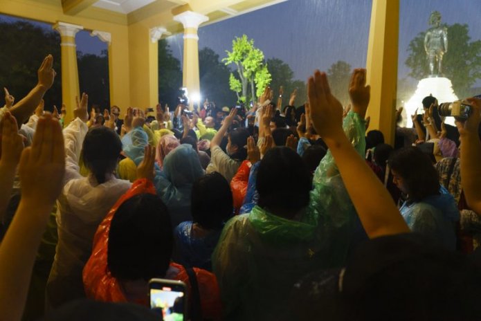 Thai ‘Bad Students’ protest against abuse in schools, call for Education Minister to resign · Global Voices