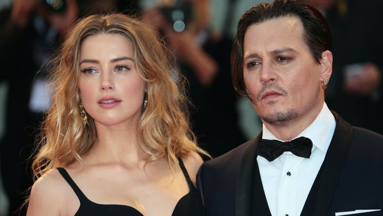 Red carpet photo of Amber Heard and Johnny Depp from 2015.