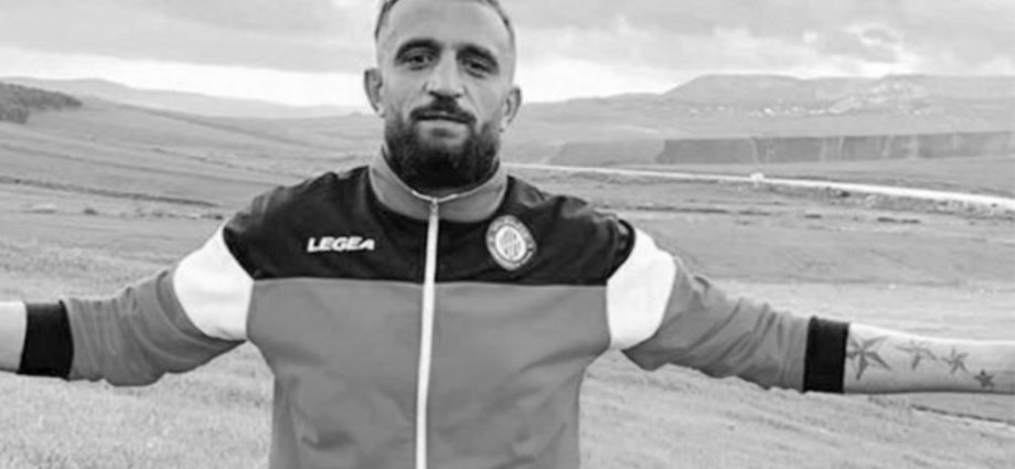 Tunisian footballer Nizar Issaoui set himself on fire outside a police station