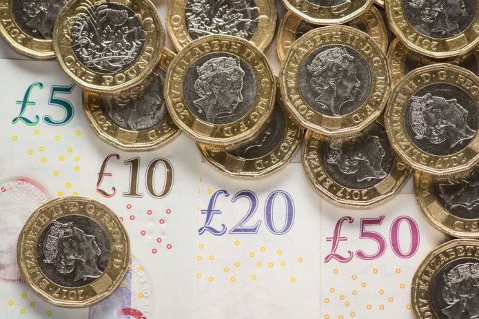 Squeeze on real wages in UK to last until Christmas, say OECD economists