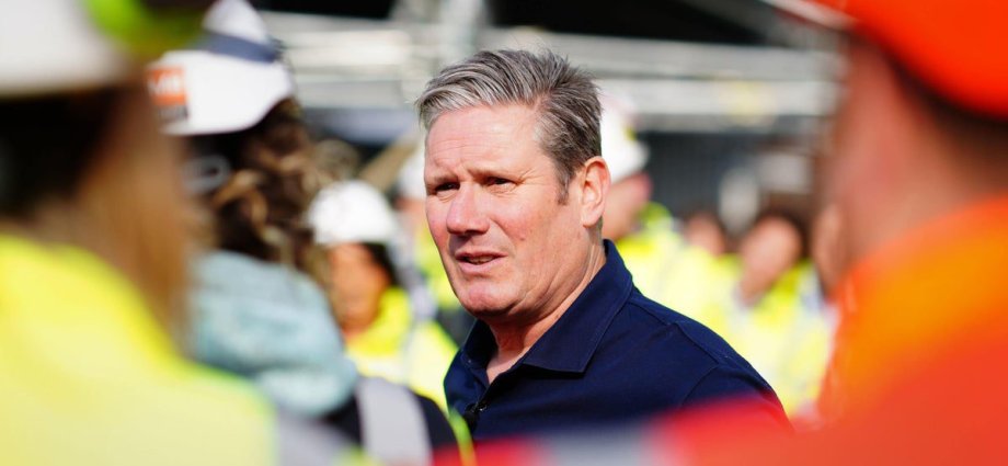 Keir Starmer bids to persuade unions to back plan for shift to green energy