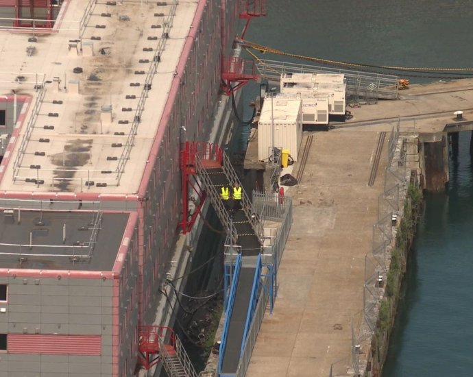 Council says Home Office contractors told of Legionella on day of barge transfer