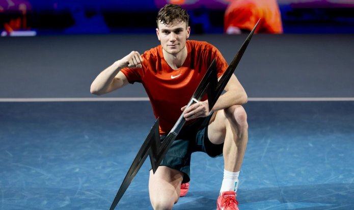 Jack Draper enjoys biggest career payday with UTS title victory over Holger Rune