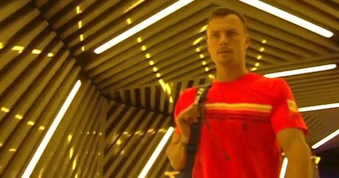 Tennis star falls victim to awkward blunder as wrong player announced onto court