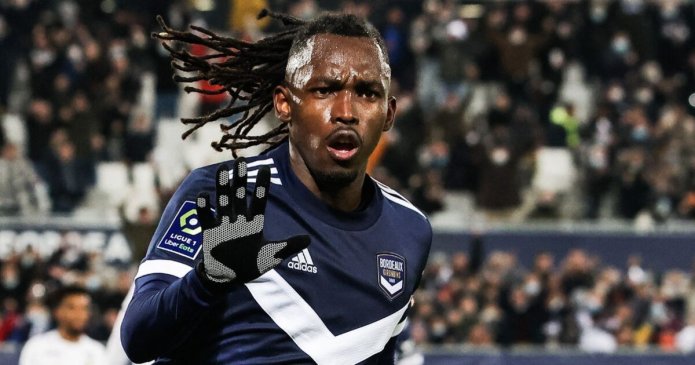 Bordeaux star Alberth Elis rushed to hospital after head clash inside 34 seconds