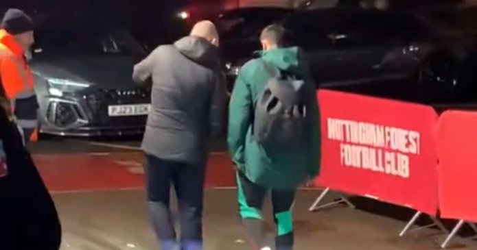 Man Utd star Fernandes limps out of stadium in major concern for Man City clash