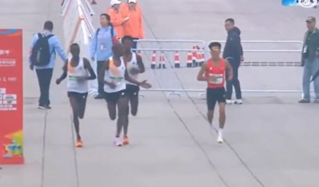 African athletes step aside so Chinese runner could win Beijing half-marathon