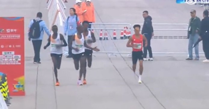 African athletes step aside so Chinese runner could win Beijing half-marathon