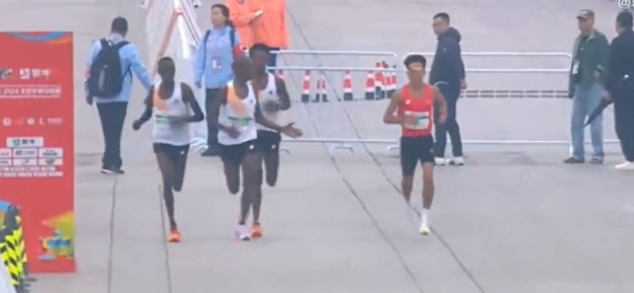 African athletes step aside so Chinese runner could win Beijing half-marathon
