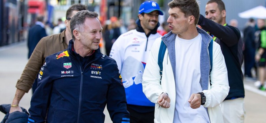 F1 LIVE: Lando Norris leads British GP as Hamilton and Russell lose places