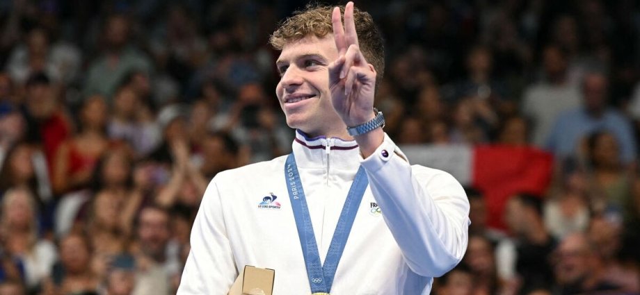 Leon Marchand achieves Olympics feat even Phelps couldn't to send crowd wild