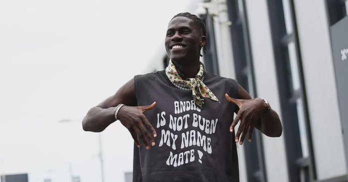 Amadou Onana hits back at 'Andre' reporter with ultimate gesture