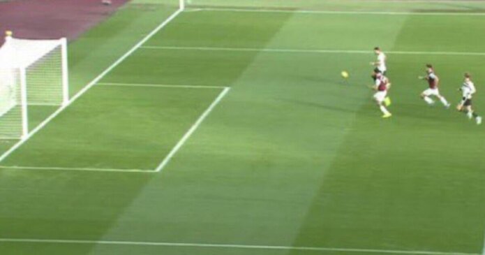 Diogo Dalot misses open goal as Man Utd very wasteful against West Ham