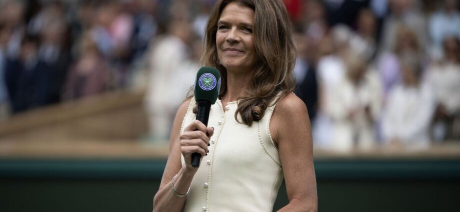 Annabel Croft sleeps with late husband's scarf and shares heartbreaking regret