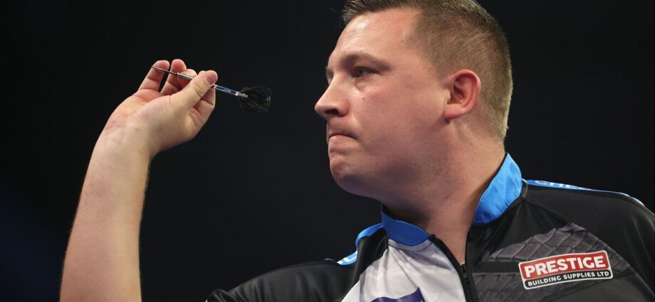 Darts star issues public apology for 's*** show' at Players Championship