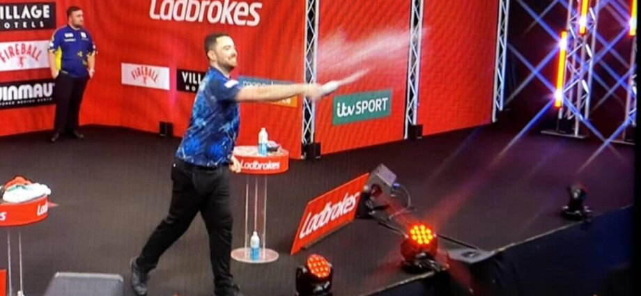 Luke Humphries throws water over fans after whistling in Luke Littler final