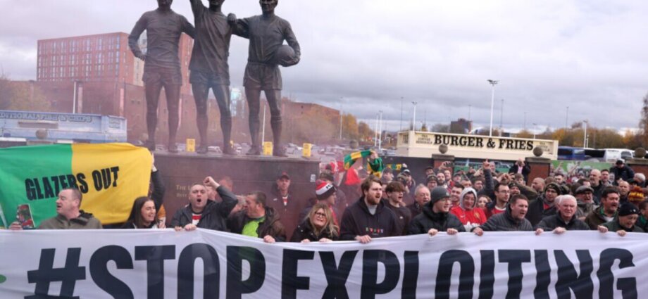 Sir Jim Ratcliffe targeted by Man Utd fans in angry protest at Everton match