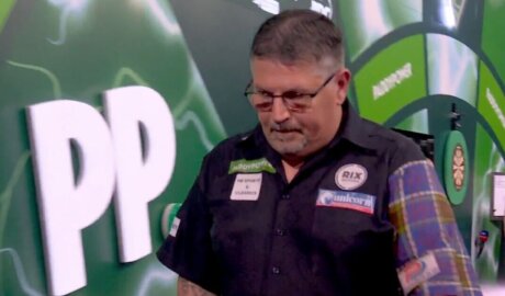 Gary Anderson dumped out of World Championship on his birthday