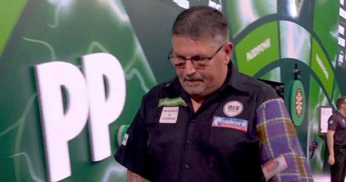 Gary Anderson dumped out of World Championship on his birthday