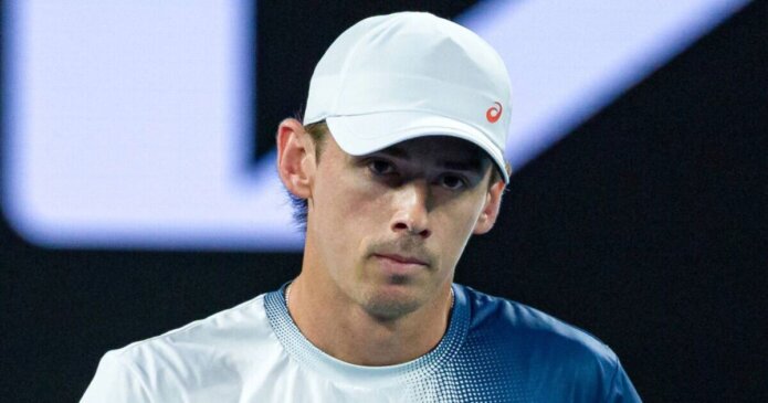 Alex de Minaur puts Novak Djokovic fan in his place after Jannik Sinner loss