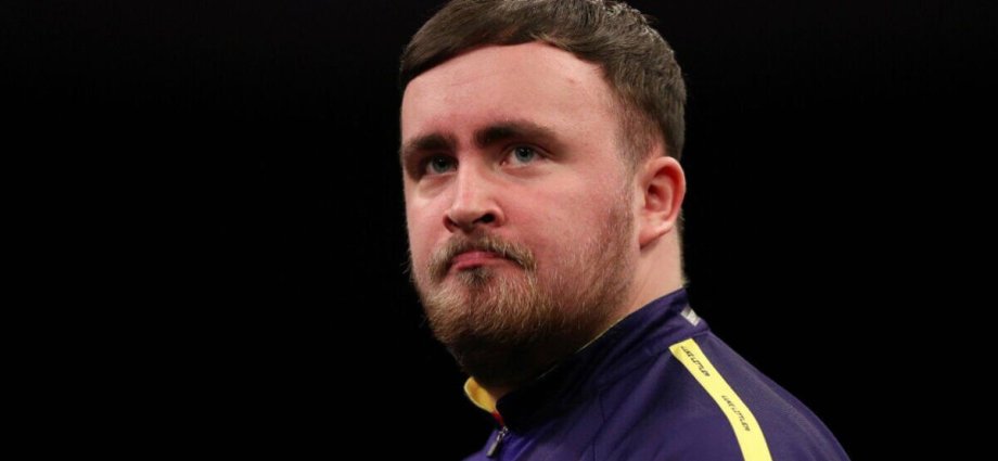 Luke Littler 'fell asleep' during Peter Wright match before holding off comeback