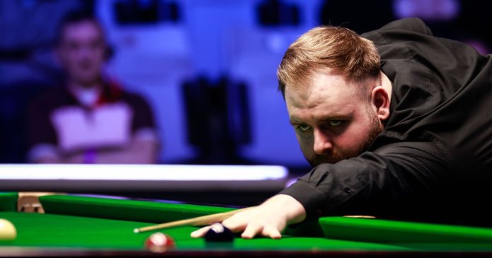 Snooker star issues striking eight-word message after never-done-before 147 feat