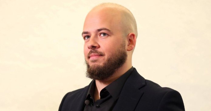 Luca Brecel rescued by Arsenal man before arriving at Crucible in nick of time