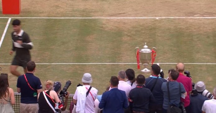 Carlos Alcaraz halts trophy presentation and risks upsetting major sponsor