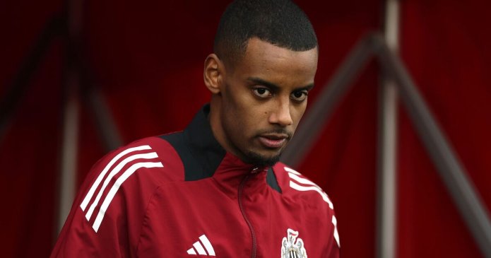 Alexander Isak facing Newcastle axe as Eddie Howe provides Liverpool update