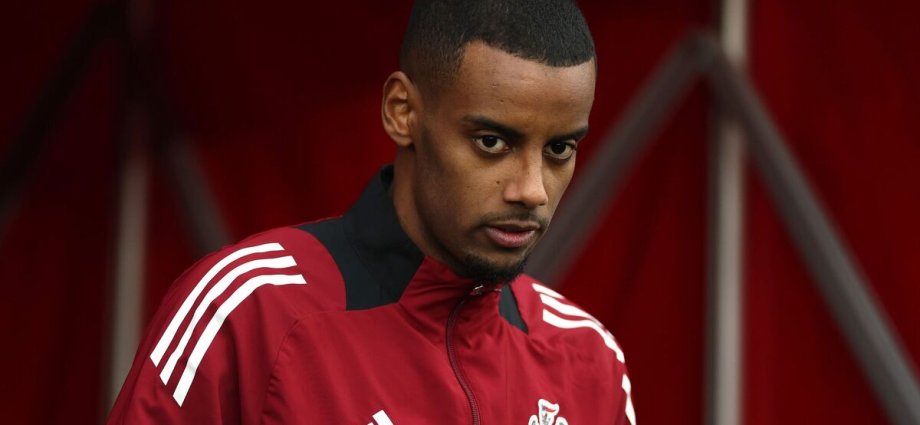 Alexander Isak facing Newcastle axe as Eddie Howe provides Liverpool update