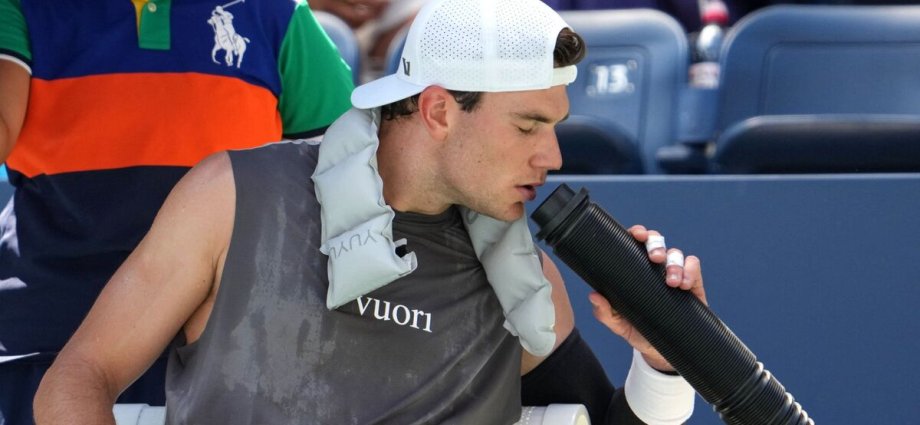 Jack Draper cleans up his own vomit as he makes winning start at US Open