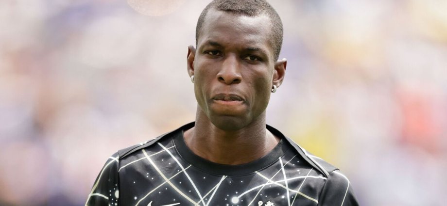 Nicolas Jackson's agent issues statement as Chelsea cancel Bayern transfer