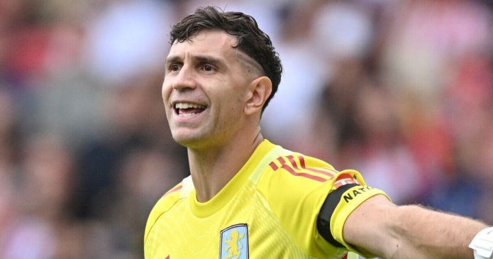 Man Utd 'make big Emi Martinez bid' in Senne Lammens hint