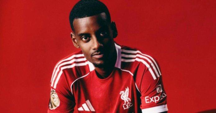 Alexander Isak makes six-word statement after sealing £125m Liverpool transfer
