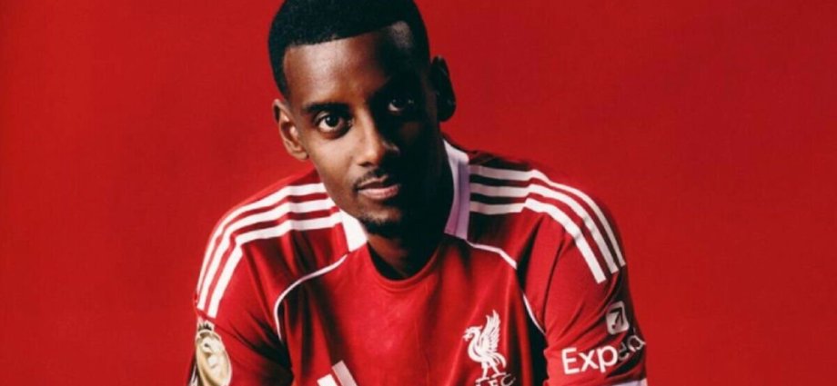 Alexander Isak makes six-word statement after sealing £125m Liverpool transfer