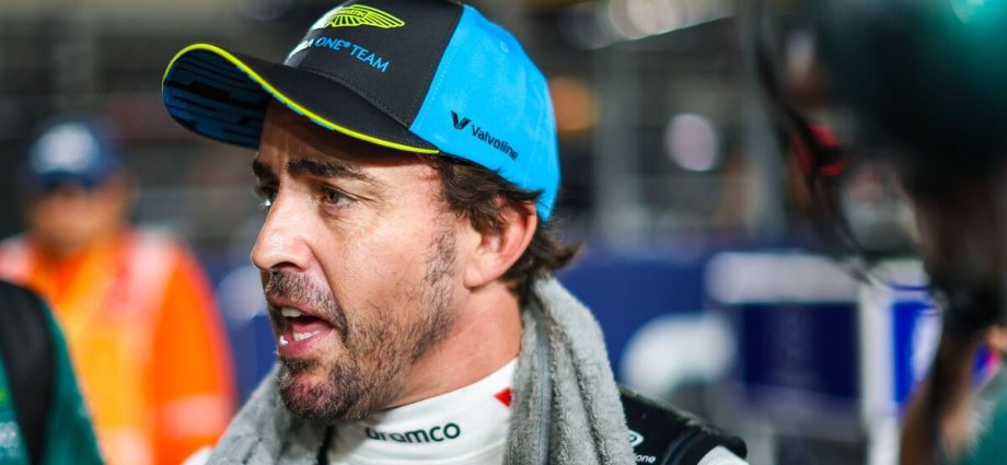 Fernando Alonso fumes at Lewis Hamilton in wild Singapore GP radio rant