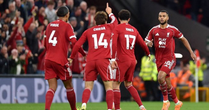 Liverpool players hold emergency meeting as Reds seek to avoid 72-year low