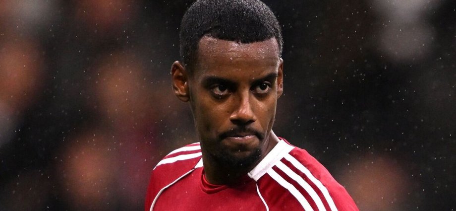 Alexander Isak substitution explained as Liverpool get bad news after huge win