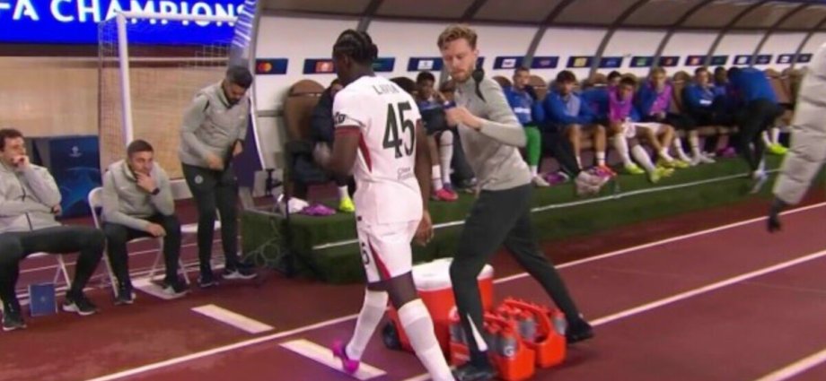 Chelsea star suffers injury after just four minutes and leaves pitch distraught
