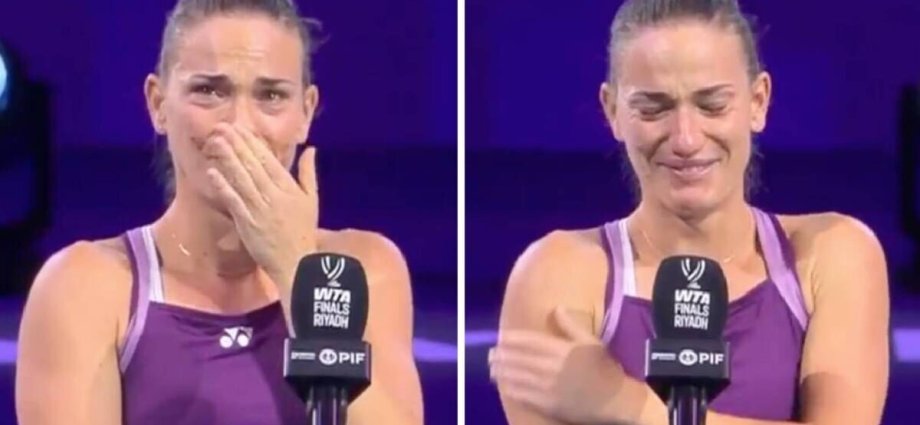 WTA Finals star bursts into tears during speech and apologises after losing