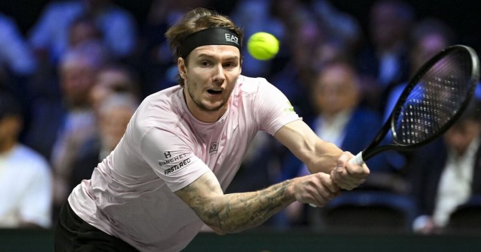 ATP Finals alternate who asked rival to 'fight' can bank £305k and replace stars