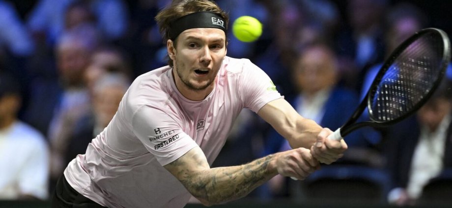 ATP Finals alternate who asked rival to 'fight' can bank £305k and replace stars