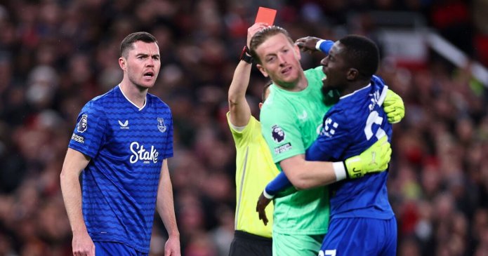 What Gueye said to Everton stars in dressing room after mad Man Utd red card
