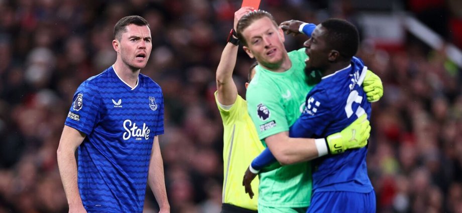 What Gueye said to Everton stars in dressing room after mad Man Utd red card